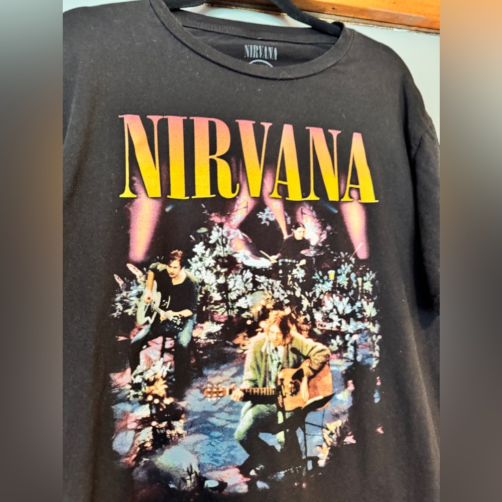 Nirvana Live Performance Kurt Cobain Black Graphic Shirt Size XL 100% Cotton